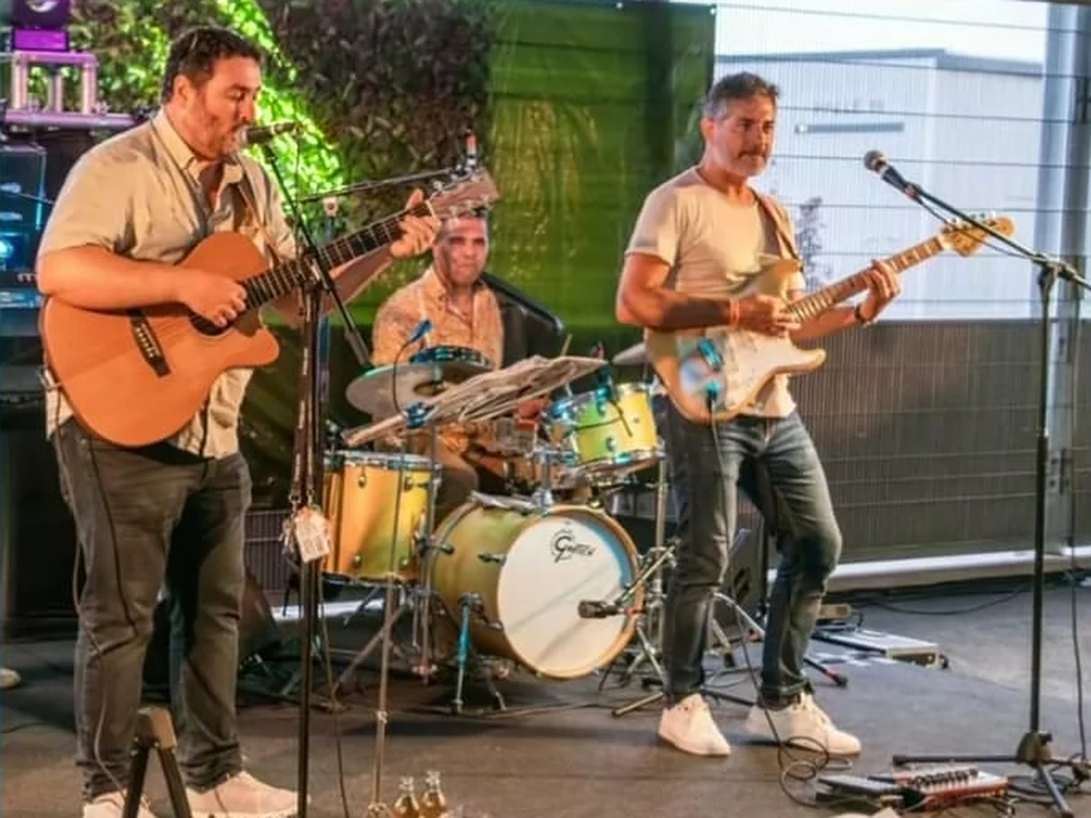 AL.FA live – Gitarre, Schlagzeug und Bass