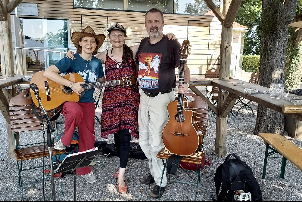 LiLA y Geckos live mit zwei Gitarren